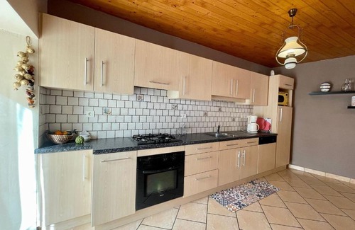 Saint-Germain-Laprade Casa | Gîte chaleureux avec cheminée près du Puy-en-Velay, idéal pour familles et séjours professionnels - FR-1-582-349
