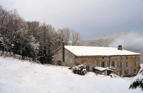 Sauvain Casa | Gîte chaleureux avec cheminée, espace jeux et animaux, proche nature et activités familiales - FR-1-496-315