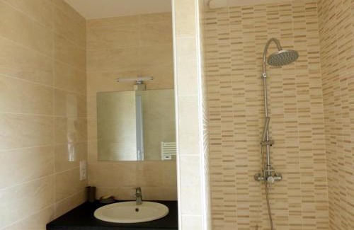 Saint-Remy-en-Rollat Casa | Gîte Champêtre Confort moderne avec Terrasse, Jardin Clos et Climatisation près de Vichy - FR-1-489-492