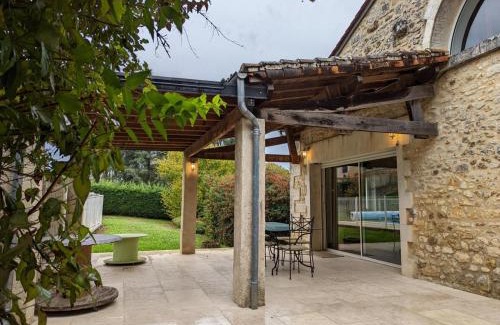 Charras Casa | Gîte Charentais avec Piscine Chauffée, Jardin, Equip. Bébé et Recharge Électrique - Proche Périgord - FR-1-653-7