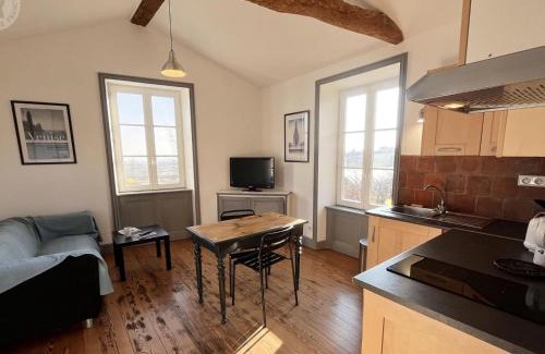 Saint-Andre-dʼApchon Casa | Gîte charmant avec piscine, jardin, et produits fermiers à Saint-André-d'Apchon - FR-1-496-142