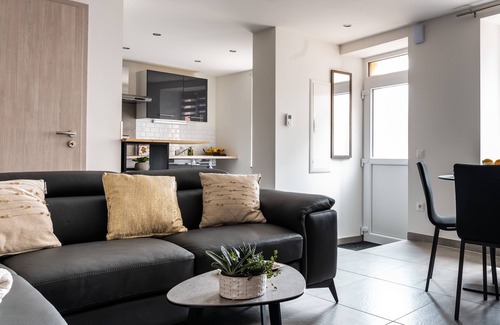 Thann Casa | Gîte chez Lucile-Casa-Vista a la Ciudad-Confortable-Baño con ducha