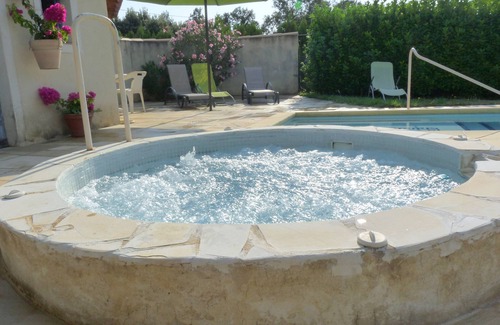 Aubignan Casa | Gîte classé 3* Piscine et Jacuzzi chauffés par système solaire
