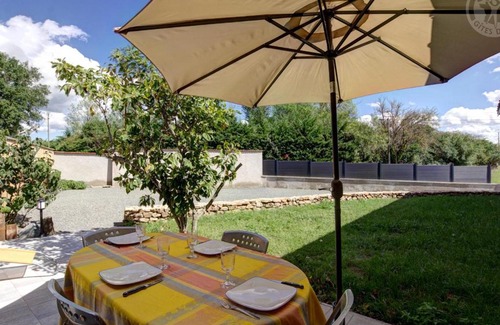 Balbigny Casa | Gîte confort à Balbigny : 2 chambres, terrasse, jeux, équipements modernes, charges incluses - FR-1-496-282