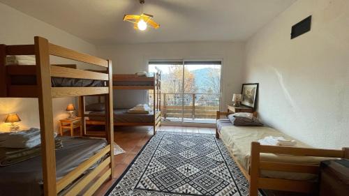 Embrun Casa | Gîte confort 15 couchages, vue panoramique Montagne Hautes Alpes, Terrasses