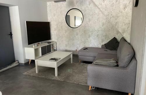 La Suze-sur-Sarthe Casa | Gîte confortable avec piscine, parking et Wi-Fi à La Suze-sur-Sarthe - FR-1-410-399