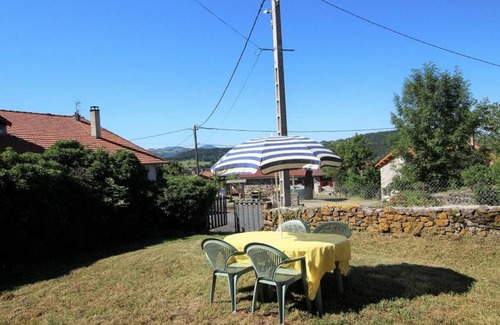 Lantriac Casa | Gîte confortable en hameau calme près du Puy en Velay – 2 chambres, équipement bébé, terrain fermé - FR-1-582-141