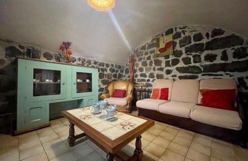 Lantriac Casa | Gîte confortable en hameau calme près du Puy en Velay – 2 chambres, équipement bébé, terrain fermé - FR-1-582-141