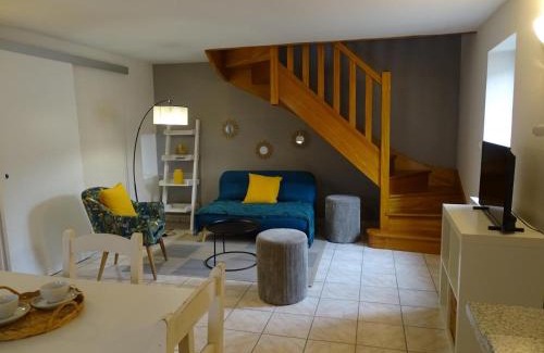 Saint-Bonnet-de-Rochefort Casa | Gîte cosy avec spa, grand jardin, proche de la rivière Sioule - idéal pour famille et relaxation - FR-1-489-342
