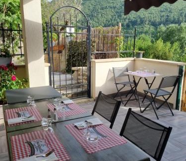 Saint-Florent-sur-Auzonnet Apartamento | Gîte de la tourterelle