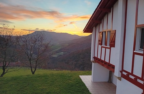 Itxassou Casa | Gîte Dans les Hauteurs D'itxassou, Vue Exceptionnelle sur la Vallée de la Nive