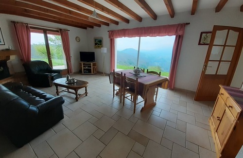 Itxassou Casa | Gîte Dans les Hauteurs D'itxassou, Vue Exceptionnelle sur la Vallée de la Nive
