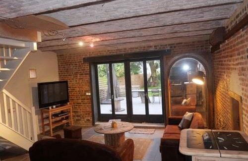 Flines-les-Mortagne Casa | Gîte dans une écurie rénovée avec jardin privé, clim, parking et WIFI - FR-1-510-150