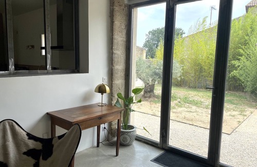 Roquemaure Casa | Gîte de 6 Personnes Avec Piscine au Coeur des Vignes