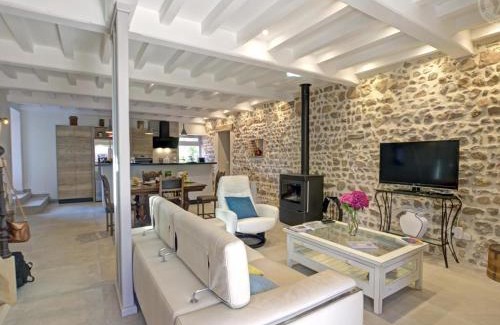 Notre-Dame-de-Boisset Casa | Gîte de charme avec SPA, terrasse, cheminée et cour, idéal pour un séjour zen à Notre-Dame-de-Boisset - FR-1-496-320