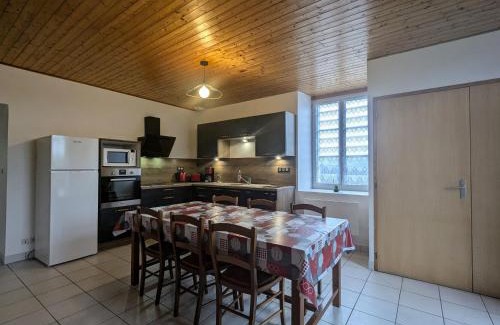 Saint-Romain-Lachalm Casa | Gîte de charme en campagne, 5-8 pers., cheminée, nature, proche Pilat, activités à proximité - FR-1-582-269