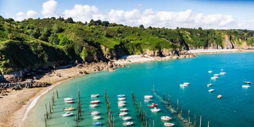 Saint-Clet Casa | Gîte de charme à la campagne à 15 km de la mer