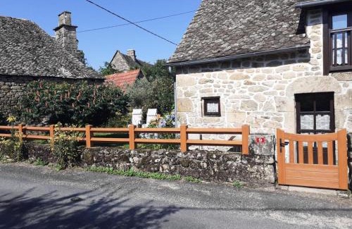 Saint-Cirgues-la-Loutre Apartamento | Gîte de France à Saint-Cirgues-la-Loutre 3 épis - Gîte de France 2 personnes MAE-0054