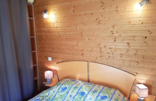 Laval-sur-Luzege Apartamento | Gîte de France Chalet - Gîte de France 4 personnes MAE-6494