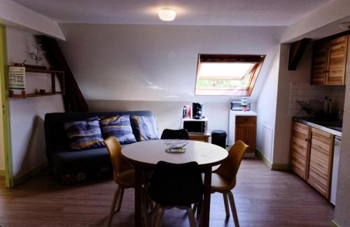 Laval-sur-Luzege Apartamento | Gîte de France Gîte ecole 3 épis - Gîte de France 4 personnes MAE-6354