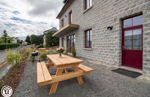 Besse-en-Chandesse Casa | Gîte de Granit Bleu
