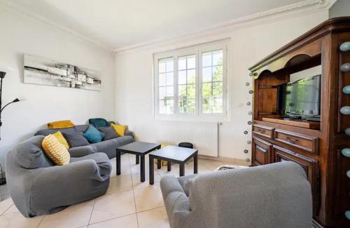 Neuille-Pont-Pierre Casa | Gîte de groupe du Coudray