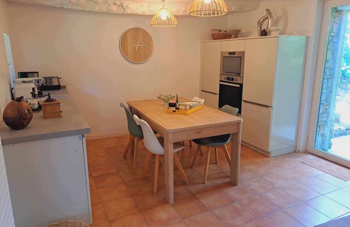 La Chapelle-Neuve Casa | Gîte de la chaumière de Floranges, 6 pers. Pets welcome, forest walks.
