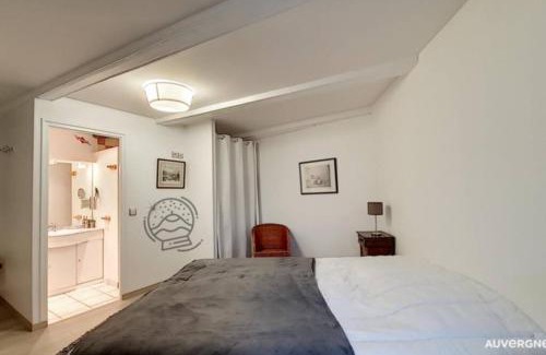 Besse-en-Chandesse Apartamento | Gîte des Remparts
