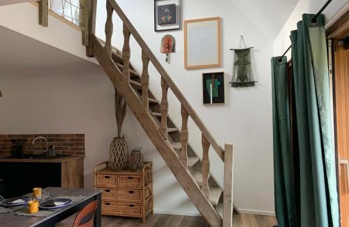 Noyal-Muzillac Apartamento | Gîte du Nid Beau Duplex tout confort, entouré de verdures, piscine chauffée de mi-mai à mi-sept