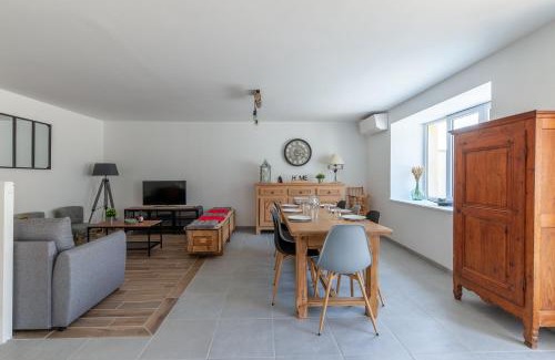 Houesville Casa | Gîte du Tilleul - Maison climatisée pour 8 voyageurs