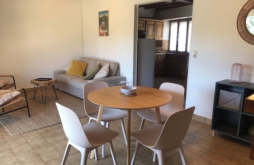 Bagnols Casa | Gîte en Auvergne 2/3 Pers Terrasse, Grand Jardin Tout Confort