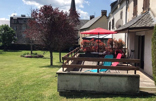 Bagnols Casa | Gîte en Auvergne 2/3 Pers Terrasse, Grand Jardin Tout Confort