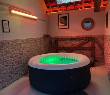 Chaon Casa | Gîte en Sologne avec piscine chauffée & jacuzzi 6P La Demeure du Cerf, proche Lamotte-Beuvron Center Parcs Châteaux de la Loire, Zoo de Beauval