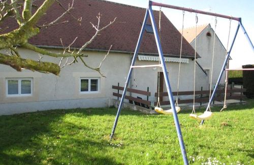 Vieilles-Maisons-sur-Joudry Casa | Gîte familial à la ferme avec jardin clos, proche Forêt d'Orléans et étangs, lits faits, jeux enfants - FR-1-590-88