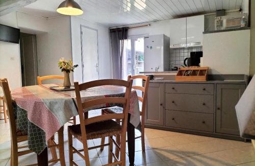 Vieilles-Maisons-sur-Joudry Casa | Gîte familial à la ferme avec jardin clos, proche Forêt d'Orléans et étangs, lits faits, jeux enfants - FR-1-590-88