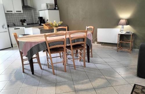 Vieilles-Maisons-sur-Joudry Casa | Gîte familial à la ferme avec jardin clos, proche Forêt d'Orléans et étangs, lits faits, jeux enfants - FR-1-590-88