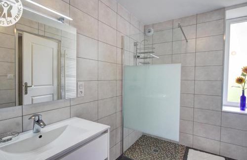 Saint-Didier-sur-Rochefort Casa | Gîte familial 200m² avec 6 chambres, terrasse, jardin, proche ferme, charges incluses, animaux acceptés - FR-1-496-18