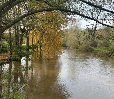 Serans Casa | Gîte familial au bord de l'Orne, au pied du château de Mesnil-Glaise