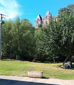 Serans Casa | Gîte familial au bord de l'Orne, au pied du château de Mesnil-Glaise