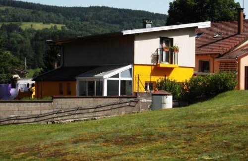 Le Menil Casa | Gîte familial aux Vosges avec jeux pour enfants, à proximité de la nature et activités sportives - FR-1-589-111
