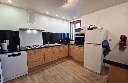 Segry Casa | Gîte familial avec piscine partagée, terrasse et WiFi - FR-1-591-635