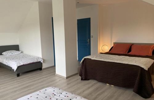 Sauvagny Casa | Gîte familial avec terrasse à la ferme, proche Montluçon, idéal pour 4 pers, draps et serviettes inclus - FR-1-489-431