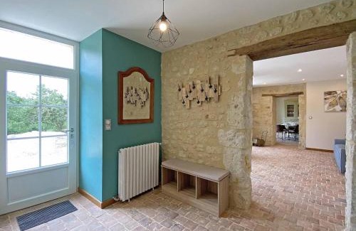 La Mesniere Casa | Gîte familial de charme pour 13 pers. avec cheminée historique, terrasse, jardin et 3 salles d'eau. - FR-1-497-209
