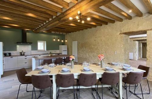 La Mesniere Casa | Gîte familial de charme pour 13 pers. avec cheminée historique, terrasse, jardin et 3 salles d'eau. - FR-1-497-209