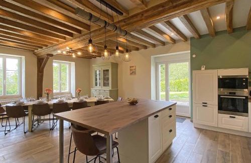 La Mesniere Casa | Gîte familial de charme pour 13 pers. avec cheminée historique, terrasse, jardin et 3 salles d'eau. - FR-1-497-209