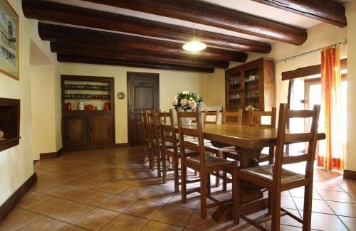 Villeneuve-dʼAllier Casa | Gîte familial avec grande terrasse à Auzat, proche baignades et sites historiques - FR-1-582-183
