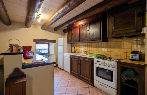 Villeneuve-dʼAllier Casa | Gîte familial avec grande terrasse à Auzat, proche baignades et sites historiques - FR-1-582-183