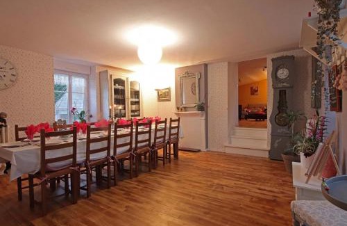 Dompierre Casa | Gîte familial tout confort avec jeux et jardin, proche voie verte et rivière - FR-1-497-132