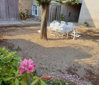 Lancie Casa | Gîte Fleurs de Gamay au coeur du Beaujolais