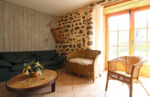 Saint-Christophe-sur-Dolaison Casa | Gîte à la ferme à Saint-Christophe-sur-Dolaison avec terrasse et chambres privatives - FR-1-582-284